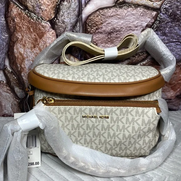 MICHAEL KORS SLATER MEDIUM LOGO SLING PACK - Picture 4 of 8